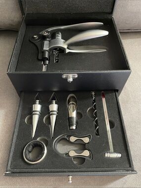 NIB Legacy Wine Accessory Set in Black and Silver